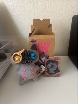 Fuggler alley cats blind box secret rare grey wrinkle mcstinkles