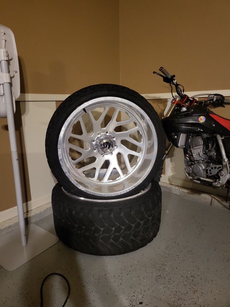 Universal 8 Lug 26 Inch Rims With Tires