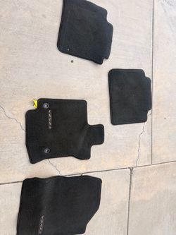 Toyota Venza Black Carpet Floor Mats Set