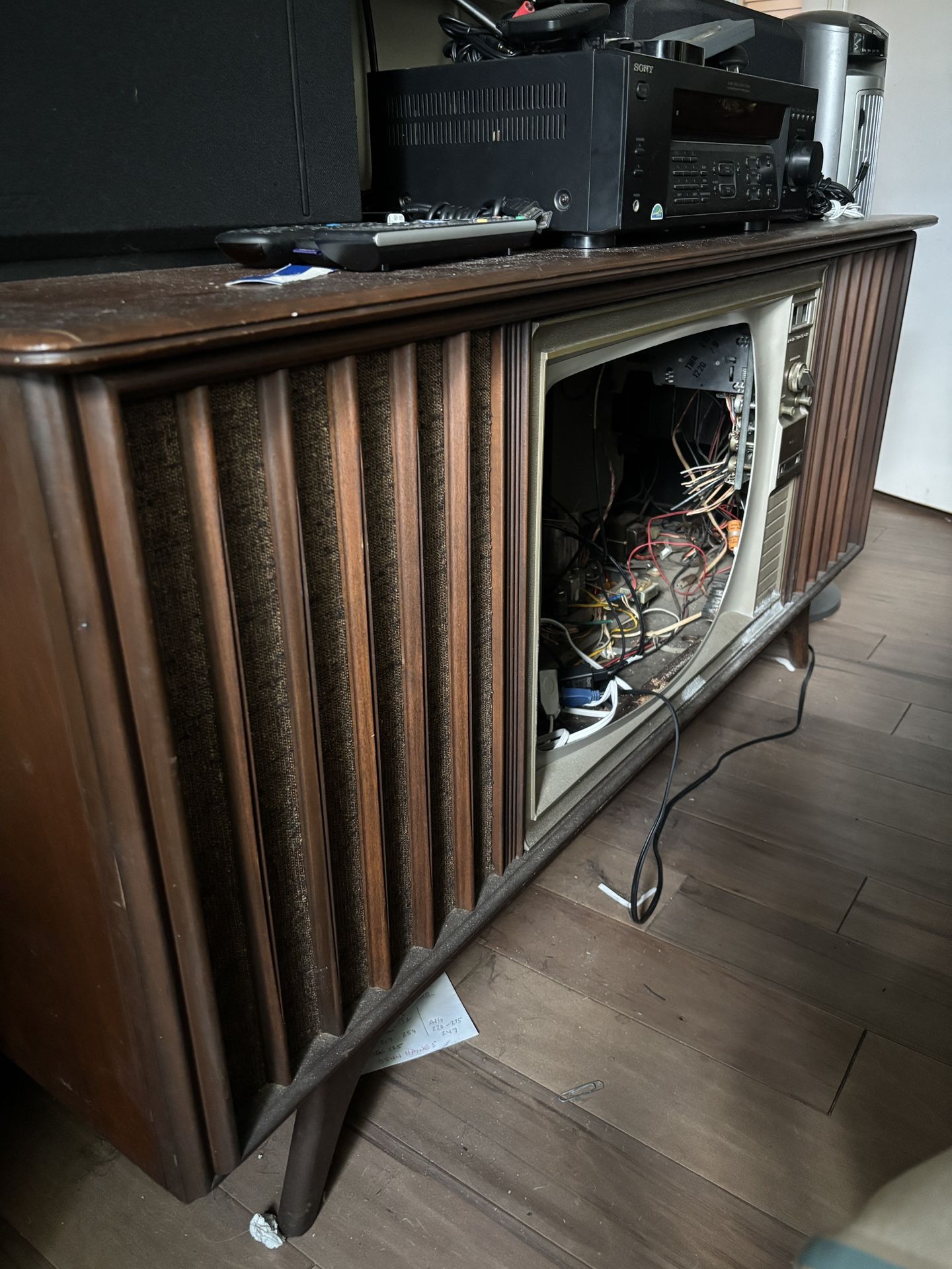 Old RCA TV Console w Radio and Turntable