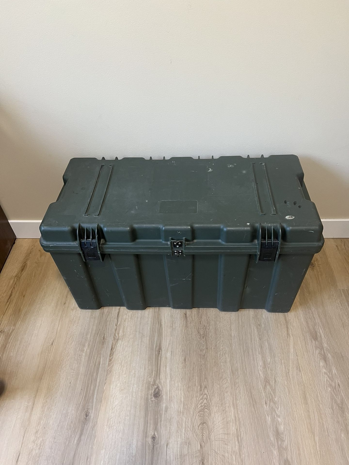 Pelican Hardigg TL500i military spec foot locker storage case container.