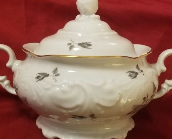 Wawel Black & Gray Roses & Leaves, Scalloped Sugar Bowl & Lid