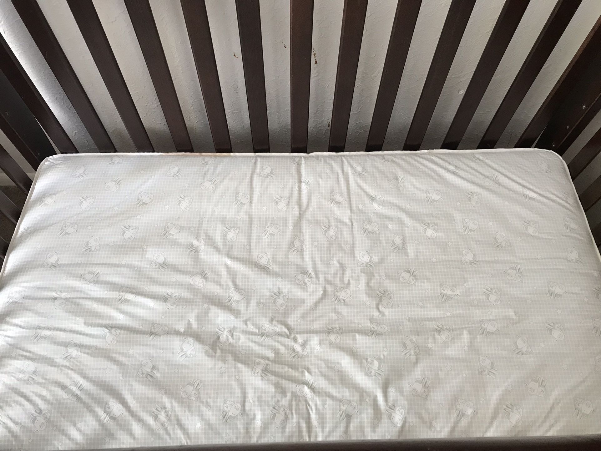 5 In 1 Crib / Toddler Bed Frame With Serta Mattress And Bumpers