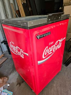 Coca-Cola bottle/can cooler