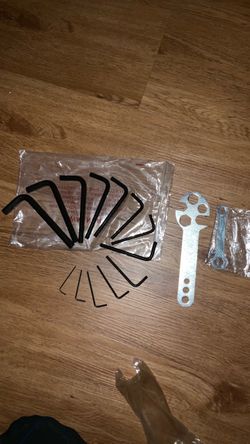 Allen wrench set with generic bike wrenches