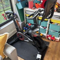 Peloton Bike (needs New Screen)