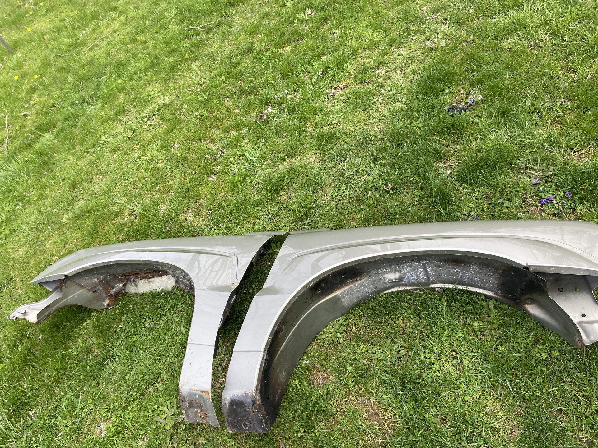 Pair Of Fenders Came Off 2002 Cadillac Escalade Ext