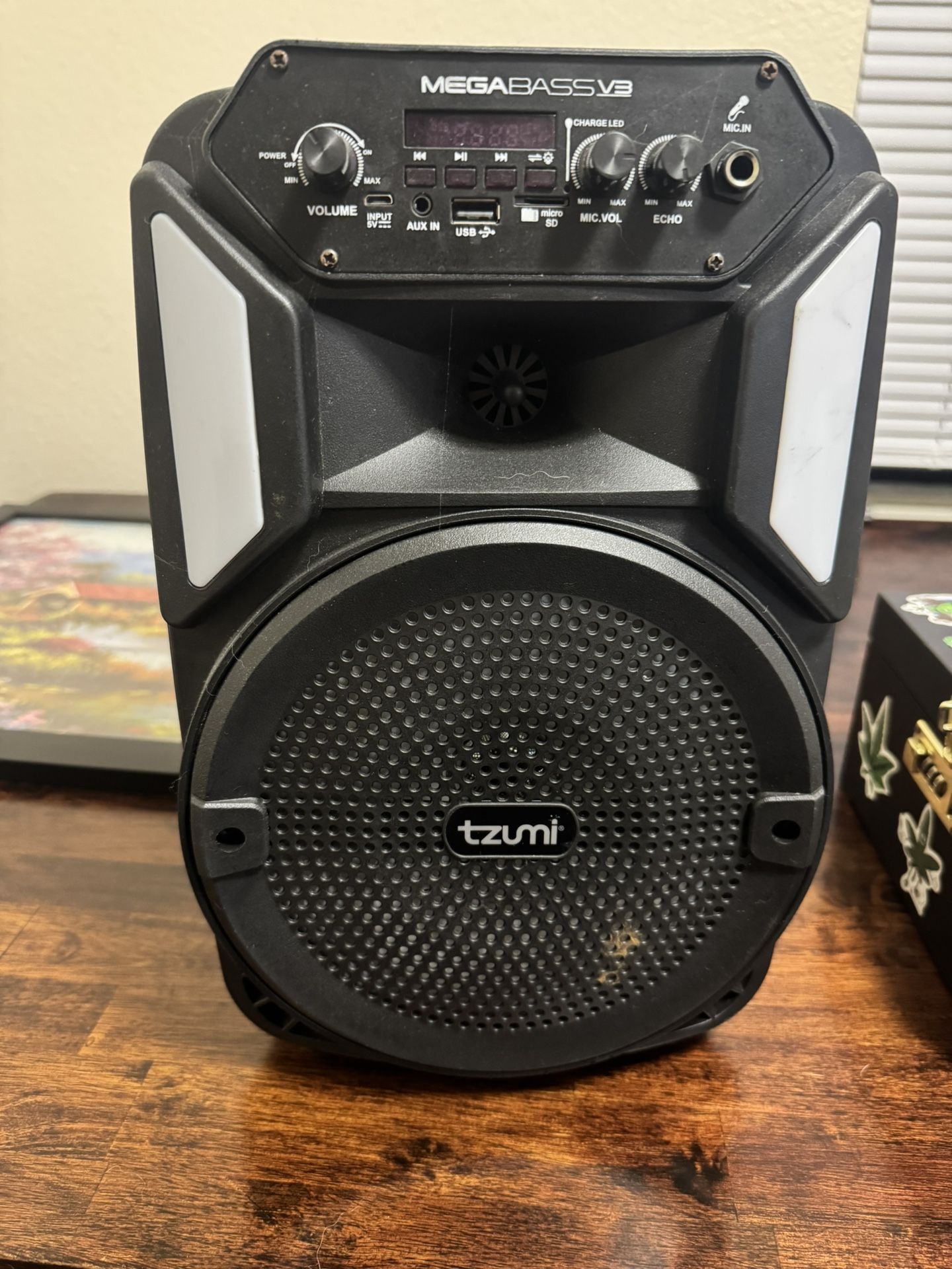Led Bluetooth And Radio Party Speaker