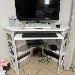 Corner computer desk