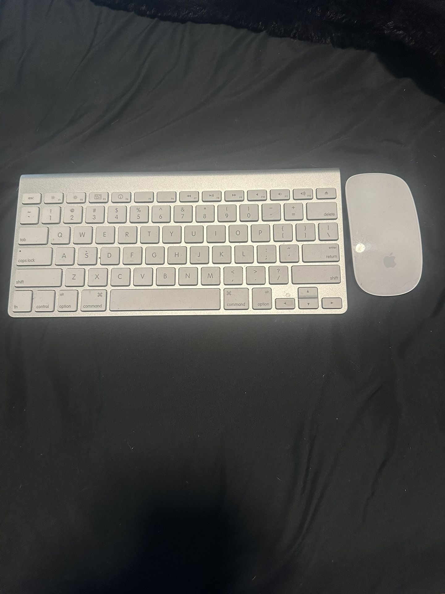 Apple Wireless Keyboard & Mouse