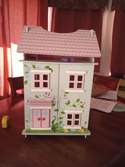 American girl dollhouse dolls included