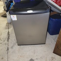 Whirlpool Mini Refrigerator Freezer Combo Works Perfect 2.7 Cubic Feet