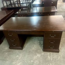 OFFICE/HOME DESK EXECUTIVE DESK TRADITIONAL 