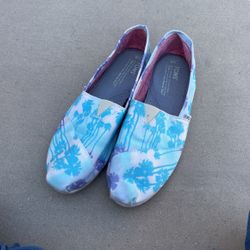 Toms