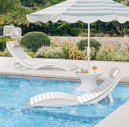 2X White HDPS foldable in pool lounge chairs