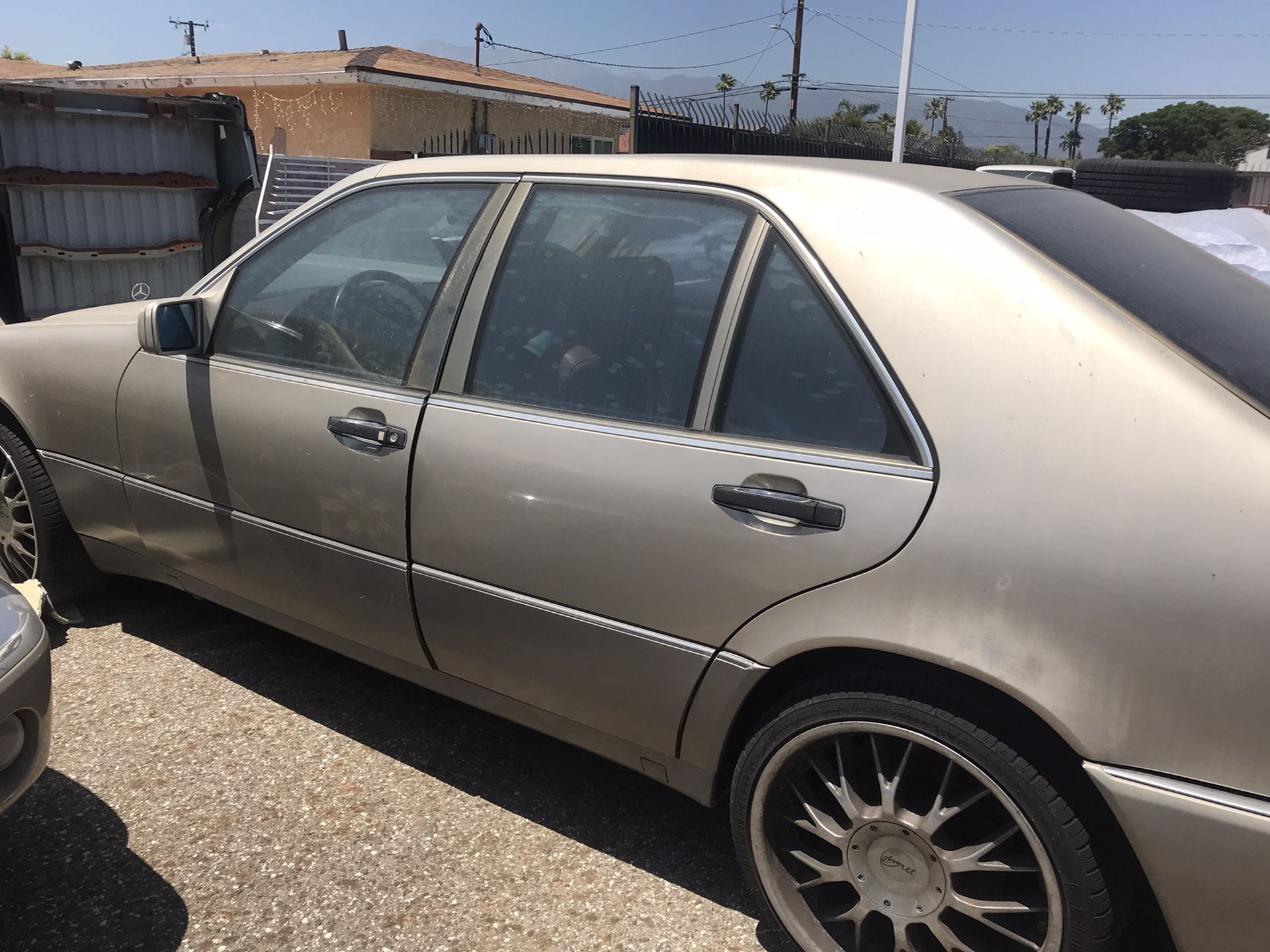 Parting out 1992 Mercedes Benz AG