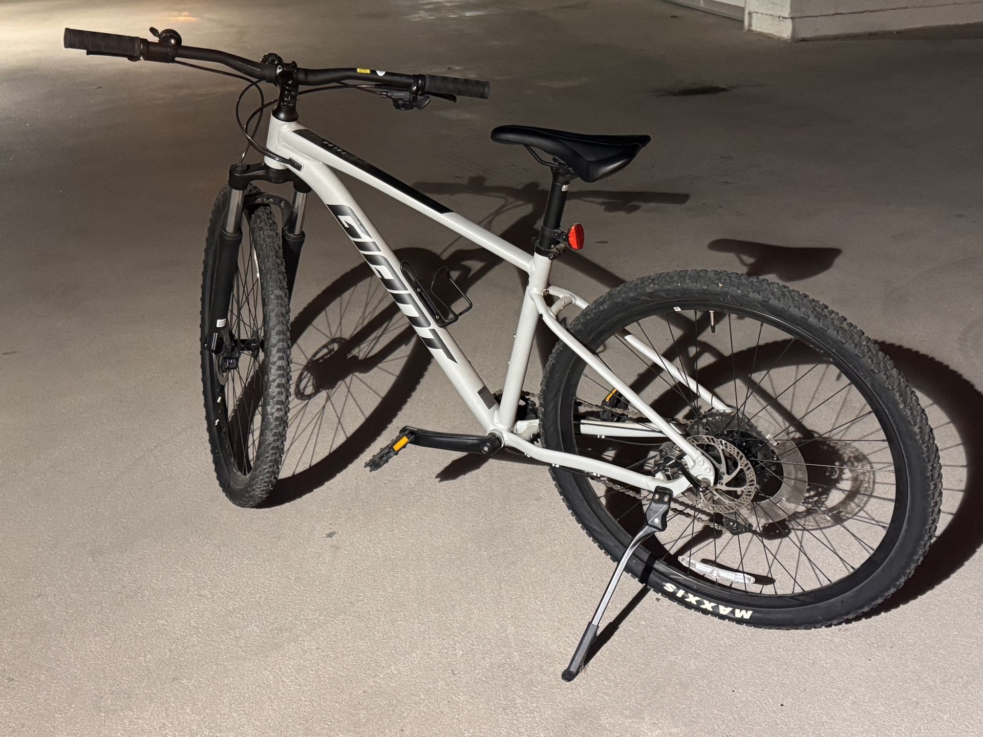 2021 Giant Talon 2 Concrete Grey Size M