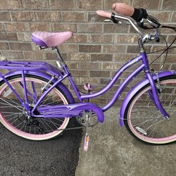 GIRL BEACH BIKE