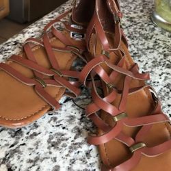 NEW  Sz 8,  8.5 ,9 Genuine Leather SALE Only. $10. Pair 🍀