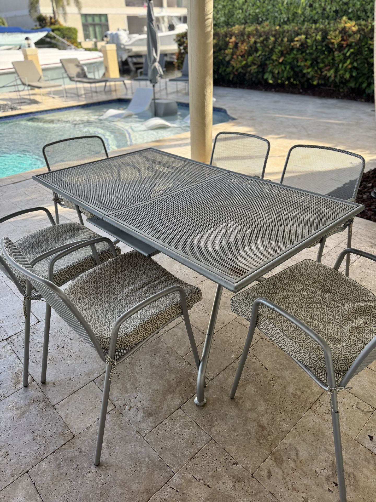 Outdoor Expandable Metal Dining Set With 6 Chairs And Cushions