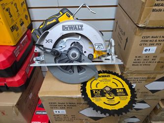 NEW DeWalt 20V XR Brushless 7 1/4" Circular Saw DCS590B