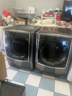 LG SIGNATURE Washer & Dryer Set 2023 ( delivery available)