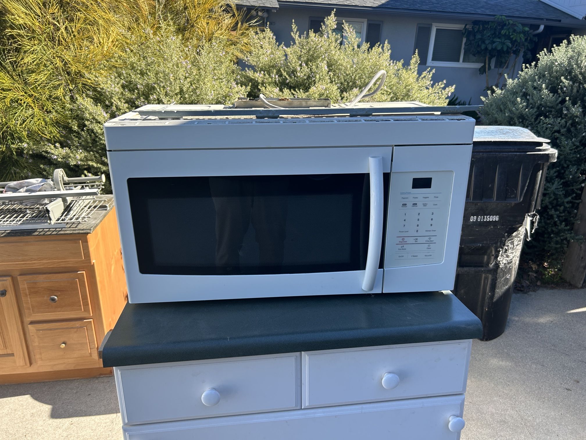 Free Cabinets and Appliances