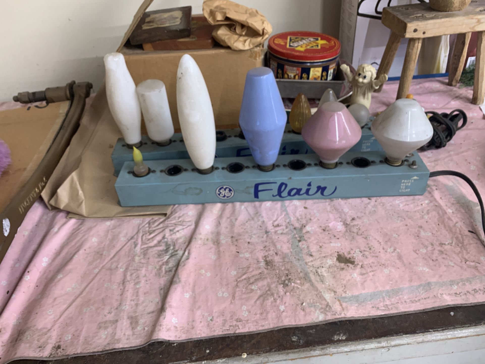 Vintage General Electric Lightbulb Strip Advertising Display. 