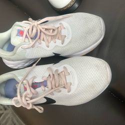 6 1/2 Nikes for women