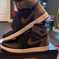 Air Jordan 1 Retro High OG BlackMetallic Gold-Palomino