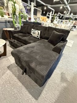 SECTIONAL WITH PULL OUT