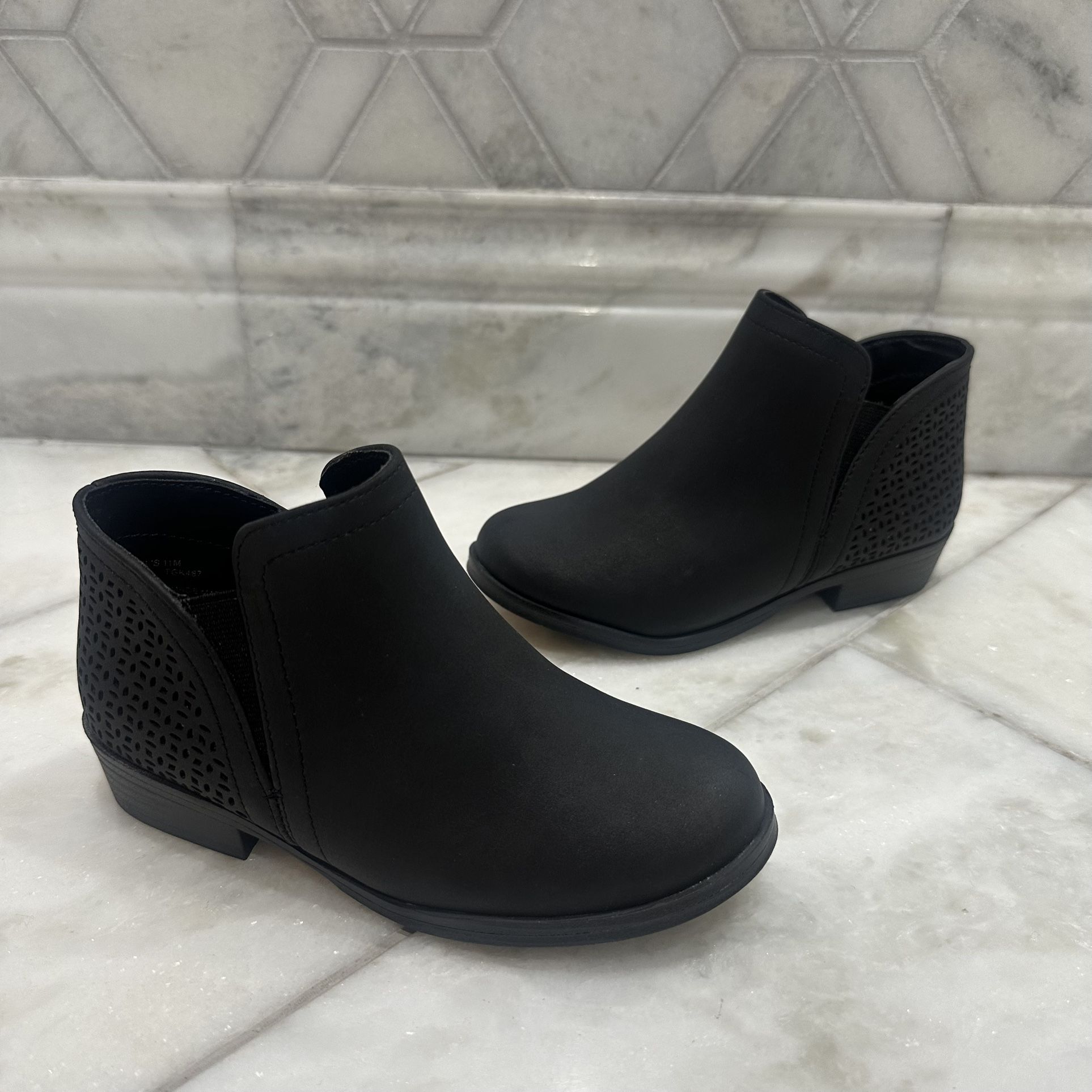 NWOT Size 11 Toddler Girl MIA Brand Black Ankle Booties