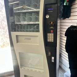Vending Machine Snack And Drinks 