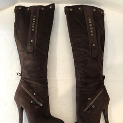 Brown Suede women boots decorated with bronze brown hardware  -  Pull on design with side zipper closure. Size 6.
