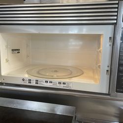 Microwave  With Hood  Ander Cabinet 120v 
