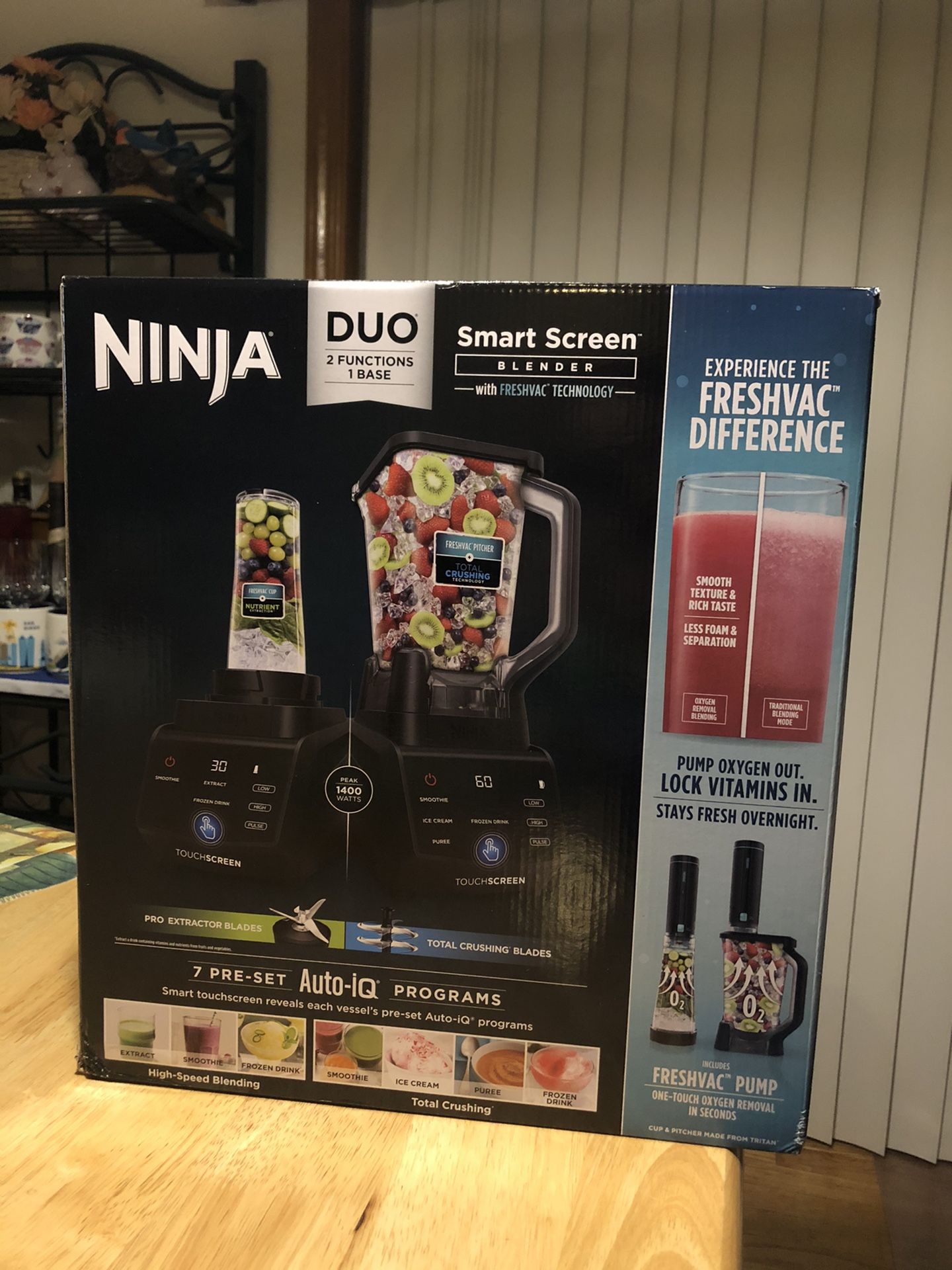 **BRAND NEW** Ninja Smart Screen Blender - Auto IQ Duo - FreshVac Pump (CT661V)