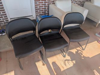 3 Black Plastic Office Chais