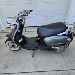2006 Yamaha Vino 125 with Title 