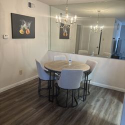 Dinning Table W/ 4 Chairs!