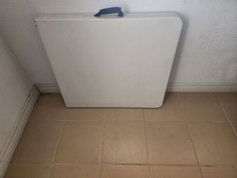 Foldable tables