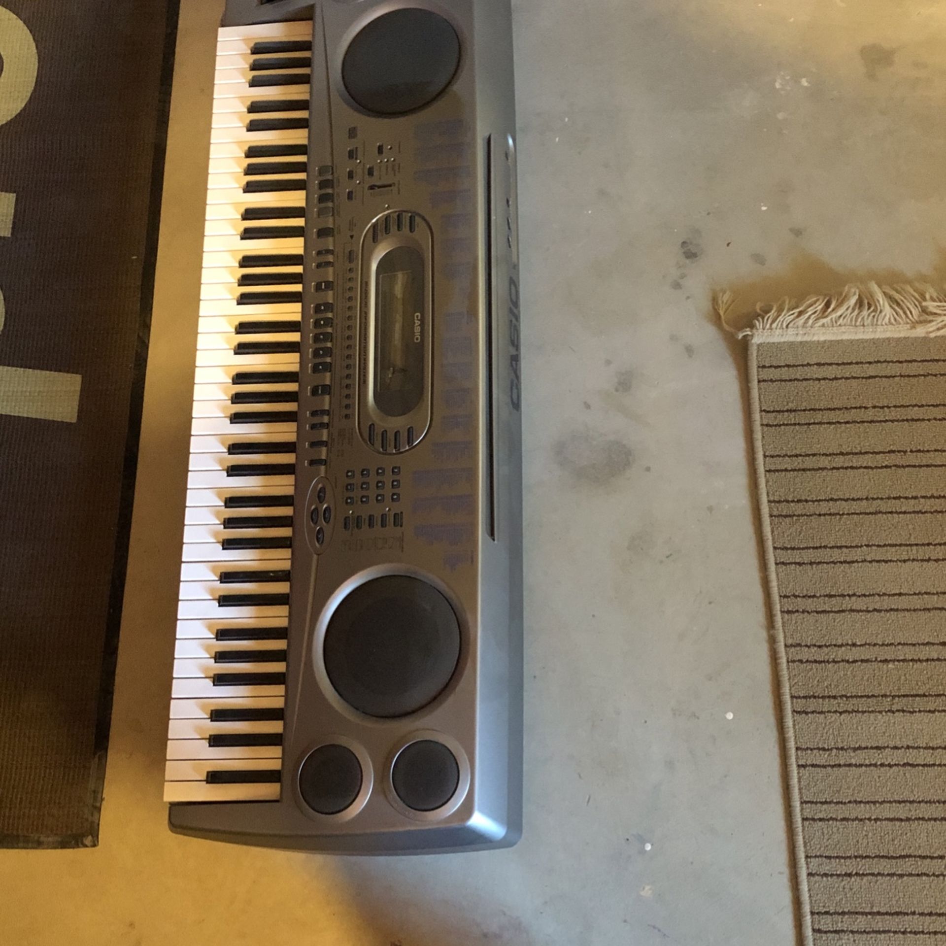 Electronic Piano With 64 Keys 