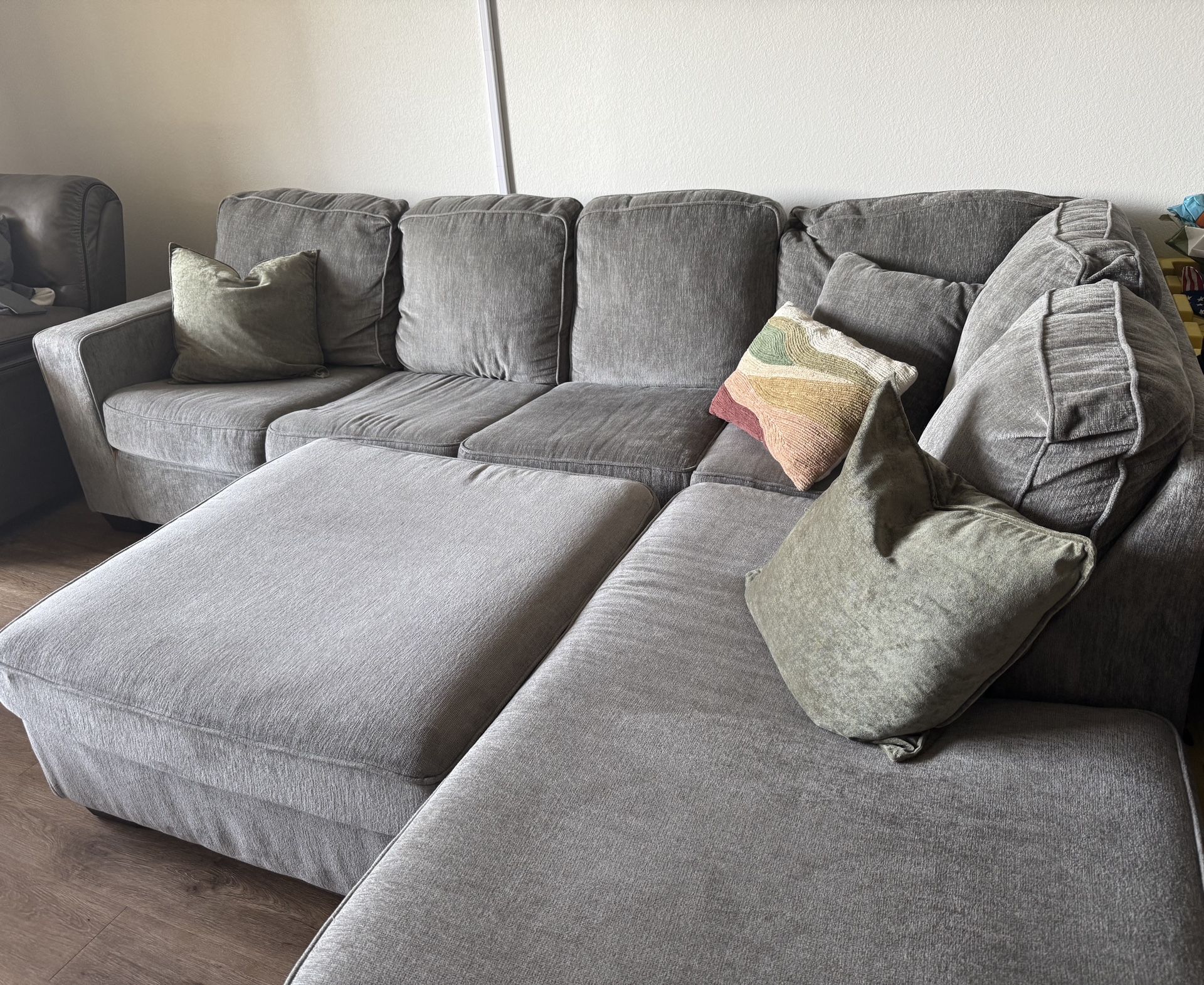 Sectional Sofa w/Sleeper Bed