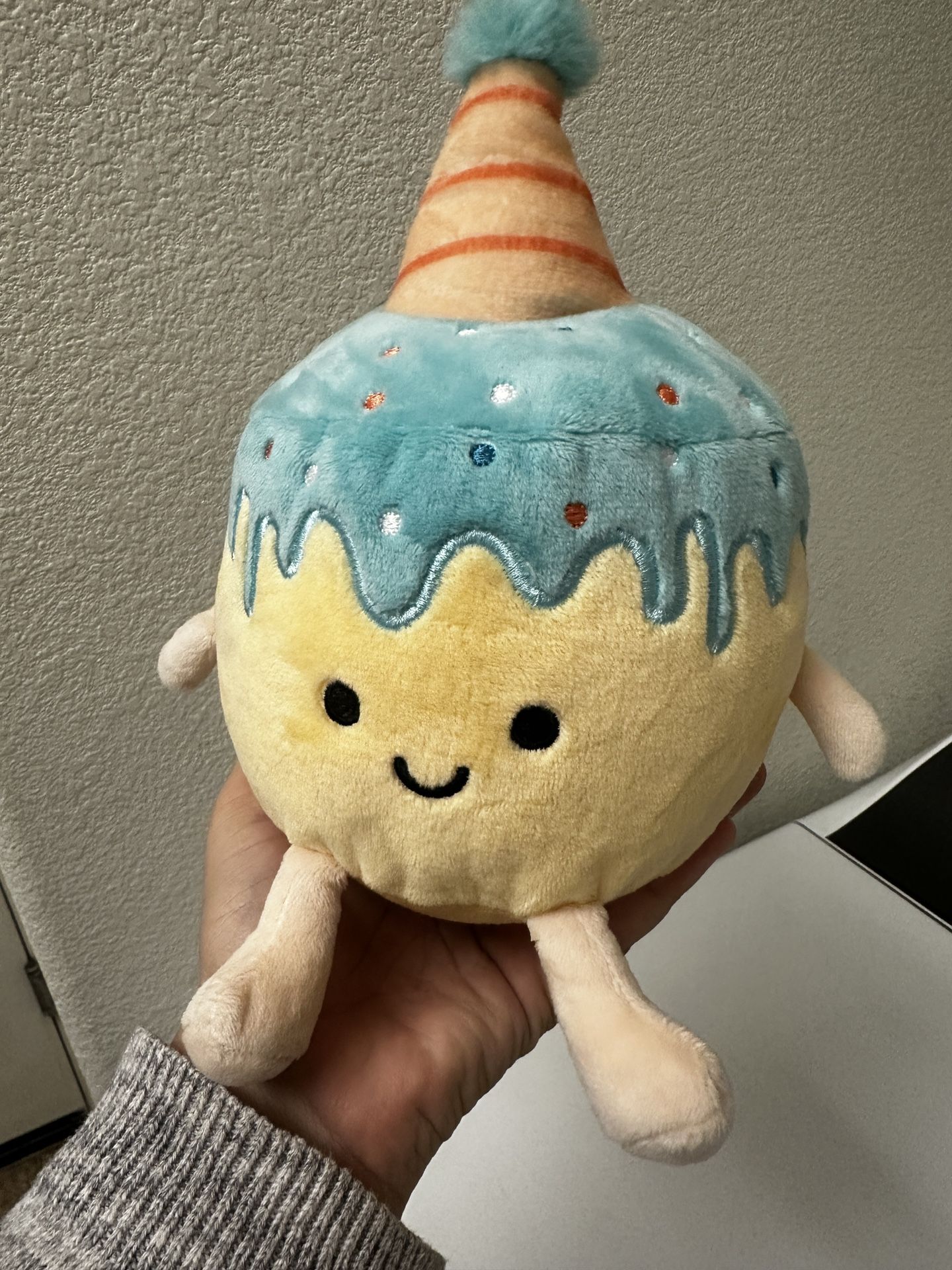 Birthday Stuffed Cupcake π§