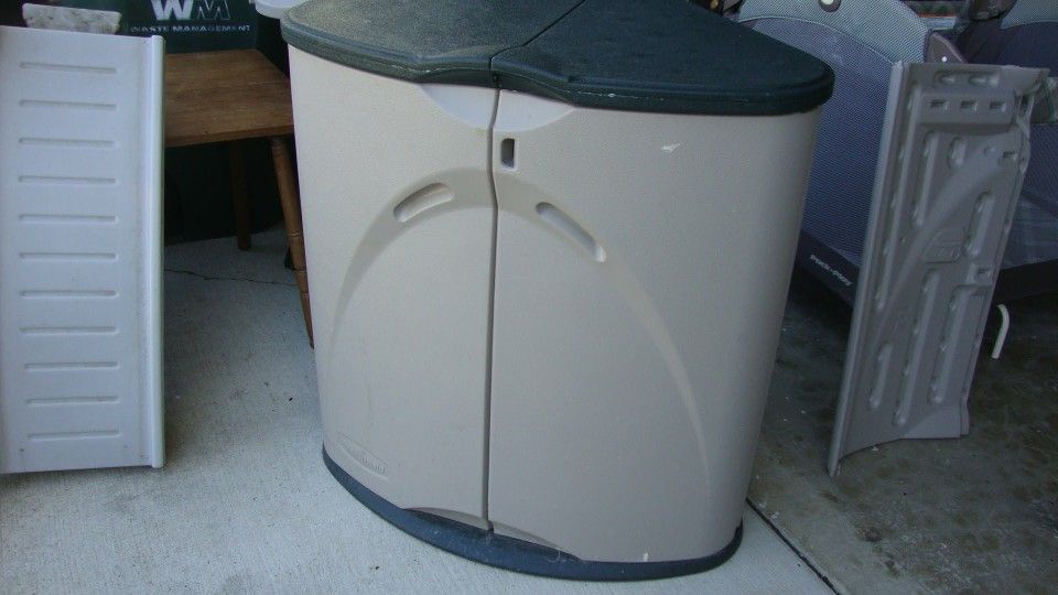 Rubbermaid Corner Storage Shed