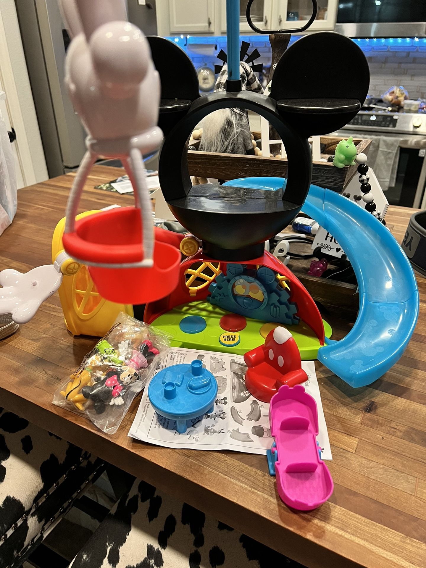 Mickey Mouse Clubhouse Adventures Playset with Bonus Figures