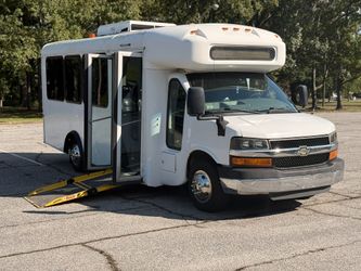 2014 Cherolet G4500 14 Pass Bus with Ramp