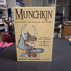 "NEW " Munchkin, Fast Paced Card Game That Parodies Classic Dungeon Crawling Role Playing Games-Humorous Approach To Fantasy Adventures Ages 10+ 3-6 P