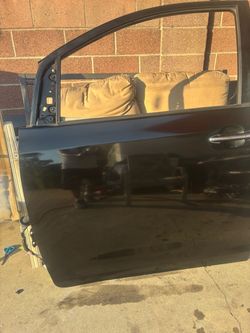 LEFT DRIVER SIDE FRONT DOOR 2015 TOYOTA SIENNA (BLACK) WITH HINGES “””” NO GLASS””””.