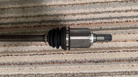 Brand New TRQ Front Passenger Side CV Axle Shaft for Chevy Malibu (2016-2018) - CSA77589