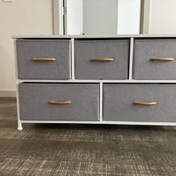 Dresser / Chest of Drawers / Storage Organization
